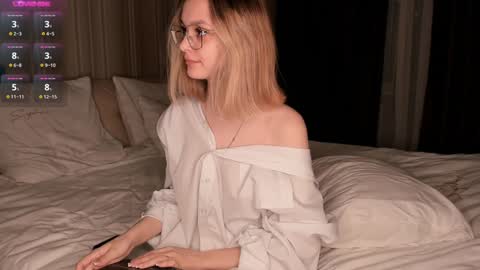 Snapshot of ms_elizabethqueen chatting on December 8, 6:06 pm Elizabeth online show from December 8, 6:06 pm