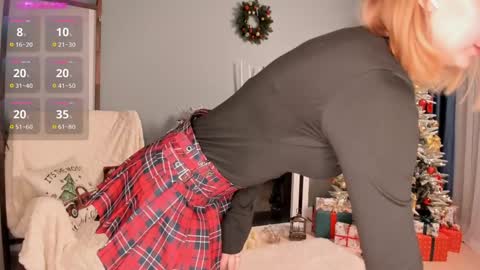 Snapshot of ms_elizabethqueen chatting on December 23, 6:27 pm Elizabeth online show from December 23, 6:27 pm