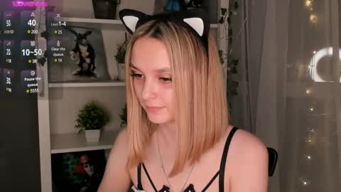 Snapshot of ms_elizabethqueen chatting on February 9, 10:00 pm Elizabeth online show from February 9, 10:00 pm
