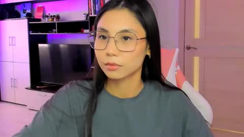 ms_emily_ online show from May 28, 10:56 am