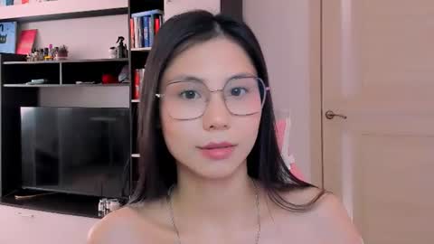 Snapshot of ms_emily_ chatting on June 11, 11:52 am ms_emily_ online show from June 11, 11:52 am