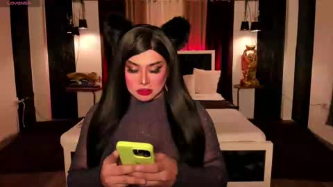 Snapshot of ms_lhadycummer chatting on December 9, 11:47 am Samantha online show from December 9, 11:47 am