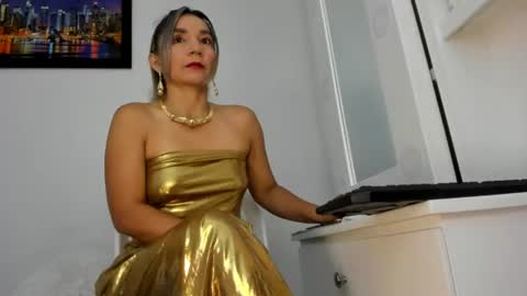Snapshot of ms_lunarose chatting on June 14, 5:26 pm ms_lunarose online show from June 14, 5:26 pm