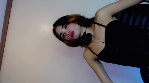 mscherry_ online show from April 12, 9:20 pm