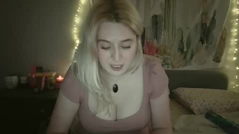 Snapshot of msclairewhatever chatting on October 7, 3:58 am msclairewhatever online show from October 7, 3:58 am