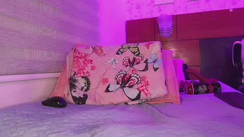 Manuela  online show from February 5, 9:15 am