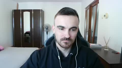 Victor online show from March 1, 1:24 pm