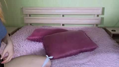 Snapshot of muawallace chatting on October 19, 10:05 am Mia online show from October 19, 10:05 am