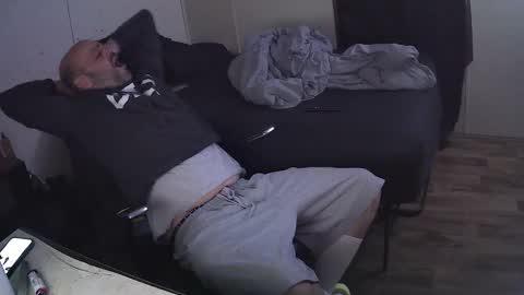 Muffdiver online show from April 8, 7:08 am