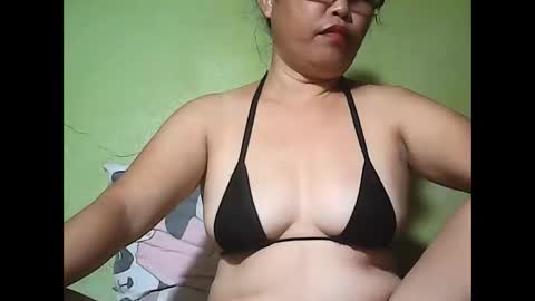 Snapshot of muffy_bunny chatting on May 8, 8:25 pm muffy_bunny online show from May 8, 8:25 pm