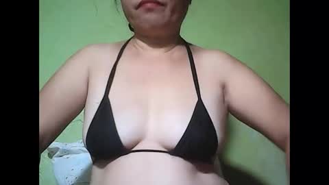Snapshot of muffy_bunny chatting on June 6, 1:32 am muffy_bunny online show from June 6, 1:32 am