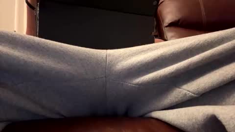 Snapshot of mullato_milkshake chatting on November 21, 10:52 pm Kai online show from November 21, 10:52 pm