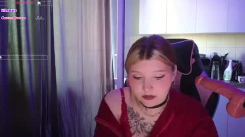 Snapshot of mura_muur chatting on June 18, 12:31 pm Milana online show from June 18, 12:31 pm