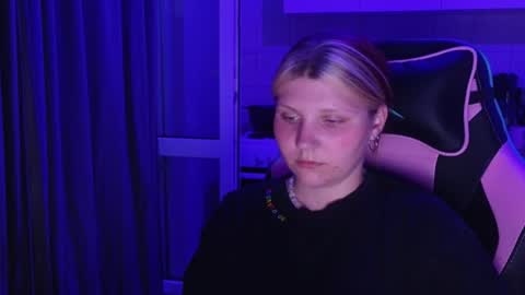 Snapshot of mura_muur chatting on June 23, 3:54 pm Milana online show from June 23, 3:54 pm