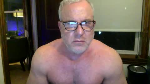 Snapshot of muscl_dad chatting on April 14, 3:23 am Muscl Dad online show from April 14, 3:23 am