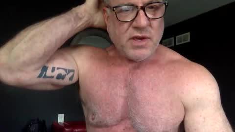 Snapshot of muscl_dad chatting on June 7, 6:33 pm Muscl Dad online show from June 7, 6:33 pm