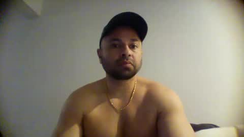 Snapshot of muscle794 chatting on February 17, 9:43 pm Cool Traveler online show from February 17, 9:43 pm