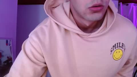 Snapshot of muscle_cock32 chatting on February 12, 8:42 am David Big online show from February 12, 8:42 am