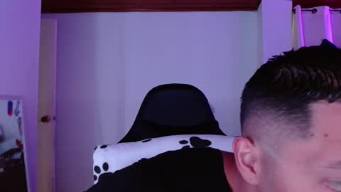 Snapshot of muscle_cock32 chatting on February 16, 9:44 pm David Big online show from February 16, 9:44 pm