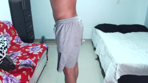 Snapshot of muscle_man1 chatting on December 9, 11:45 pm Mike online show from December 9, 11:45 pm