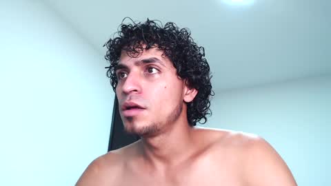 Snapshot of muscle_man1 chatting on December 14, 12:22 am Mike online show from December 14, 12:22 am