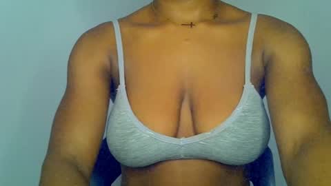 muscle_queen0 online show from February 21, 8:10 pm