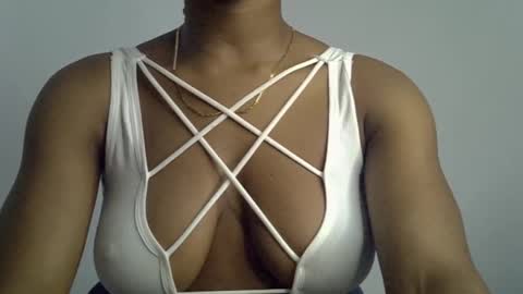 muscle_queen0 online show from March 1, 9:28 pm