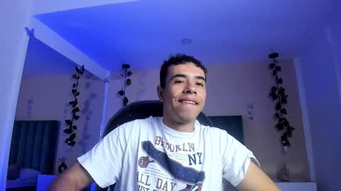 Snapshot of muscle_scott chatting on February 19, 1:40 pm muscle scott online show from February 19, 1:40 pm