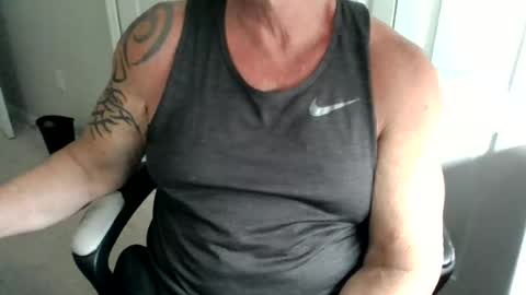 Snapshot of muscleddaddy chatting on August 5, 7:06 pm Muscleddaddy online show from August 5, 7:06 pm