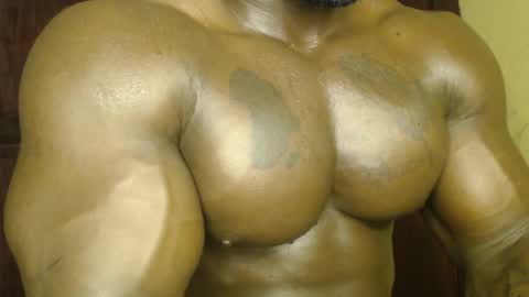musclegod23 online show from November 19, 12:16 pm