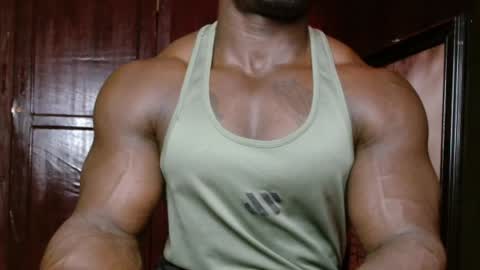 musclegod23 online show from April 11, 8:40 am