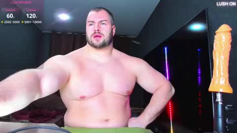 Snapshot of muscularjohnforu chatting on March 4, 5:24 pm click icon for peach  online show from March 4, 5:24 pm