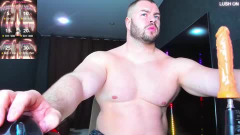 Snapshot of muscularjohnforu chatting on March 6, 4:49 pm click icon for peach  online show from March 6, 4:49 pm