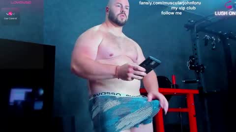 Snapshot of muscularjohnforu chatting on May 29, 5:33 pm click icon for peach online show from May 29, 5:33 pm
