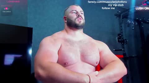 Snapshot of muscularjohnforu chatting on June 3, 10:07 am click icon for peach online show from June 3, 10:07 am