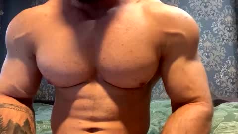 Snapshot of muscularjuggler chatting on October 12, 5:39 am muscularjuggler online show from October 12, 5:39 am