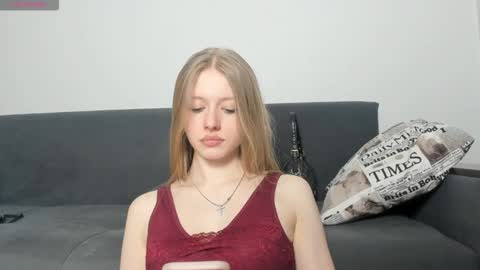 Snapshot of muse_mi chatting on March 1, 1:35 pm Mia online show from March 1, 1:35 pm