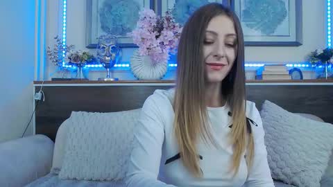 Luna  online show from September 18, 7:05 pm