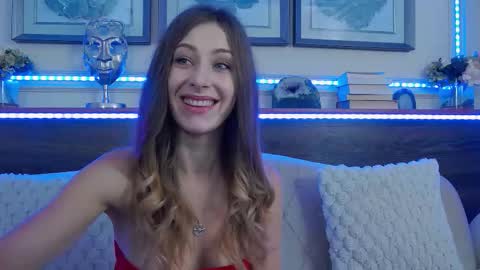 Luna  online show from October 6, 7:44 pm