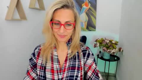 Snapshot of museofstage chatting on January 18, 11:36 am Diana online show from January 18, 11:36 am