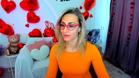 Snapshot of museofstage chatting on February 4, 11:38 am Diana online show from February 4, 11:38 am