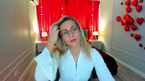 Snapshot of museofstage chatting on February 9, 11:36 am Diana online show from February 9, 11:36 am