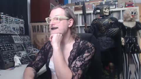 Muziknerd online show from November 21, 1:04 am