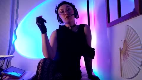 Snapshot of mx_anouk_divine chatting on February 2, 2:21 am Mx. Anouk Divine online show from February 2, 2:21 am