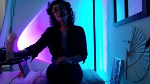 Snapshot of mx_anouk_divine chatting on February 23, 12:19 am Mx. Anouk Divine online show from February 23, 12:19 am