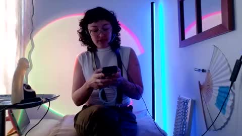 Snapshot of mx_anouk_divine chatting on March 6, 9:33 pm Mx. Anouk Divine online show from March 6, 9:33 pm