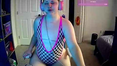 Caidra online show from February 25, 9:35 pm