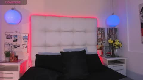 Snapshot of mxli_divine_ chatting on August 3, 5:49 pm mxli_divine_ online show from August 3, 5:49 pm