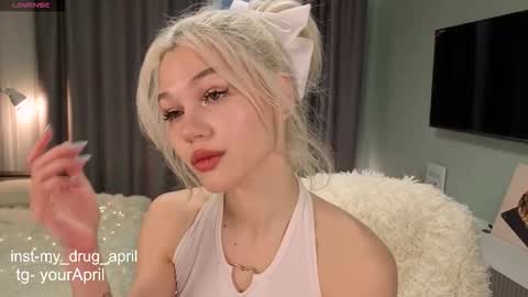 Snapshot of my_april chatting on November 6, 12:28 pm April online show from November 6, 12:28 pm