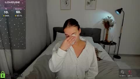 Snapshot of my_coco chatting on December 6, 2:57 am katie online show from December 6, 2:57 am